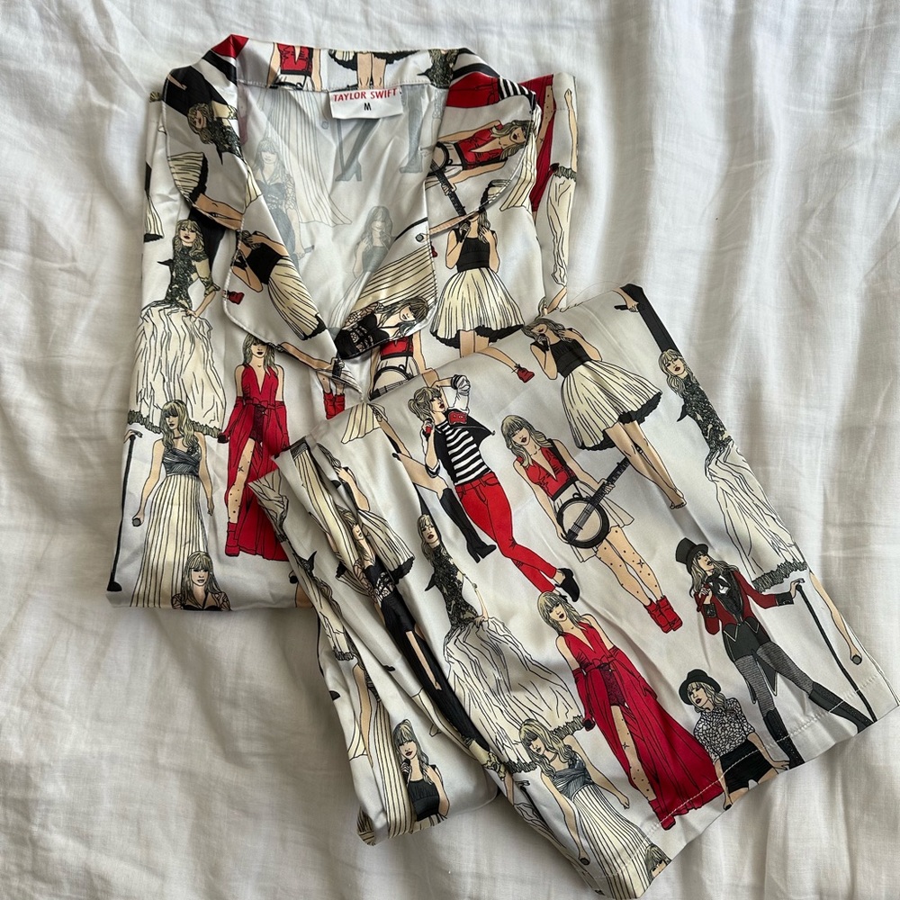 TAYLOR SWIFT Red Era Silk Satin Pajama set